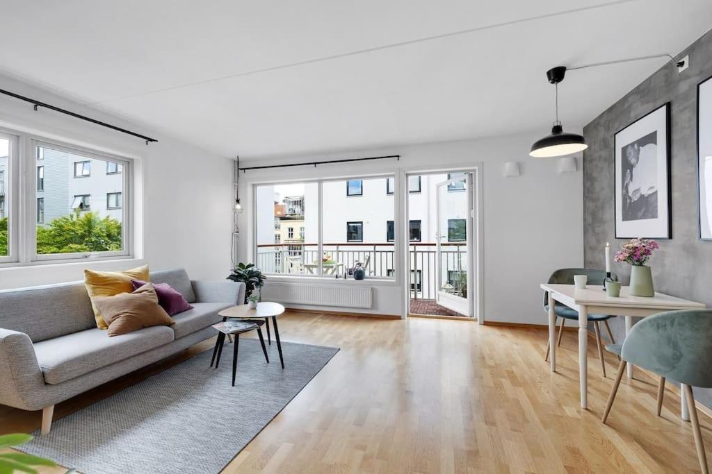 Moderne Og Vakker Leilighet, Sentrum Apartamento