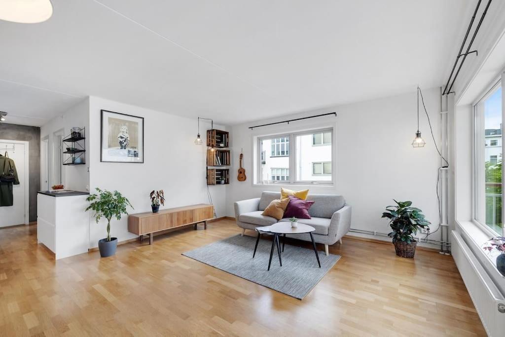 Moderne Og Vakker Leilighet, Sentrum Apartamento *
